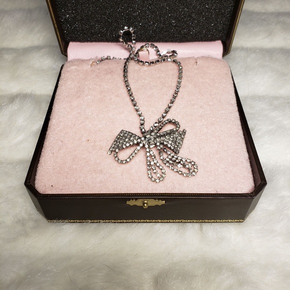 Juicy Couture Women’s Crystal Bow Necklace - Picture 4 of 6